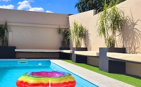 Casa Roque Funes, ubicado en Cerro de las Rosas Córdoba, Ofrece, Asador, Pileta, Cercanias, Estadio Kempes, aeropuerto Ambrosio Taravella, Orfeo Superdomo, Sanatorio Allende, Casa con 2 departamentos individuales y áreas comunes